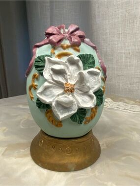 Vintage United Design Corp Magnolia Blossom Decorative Egg